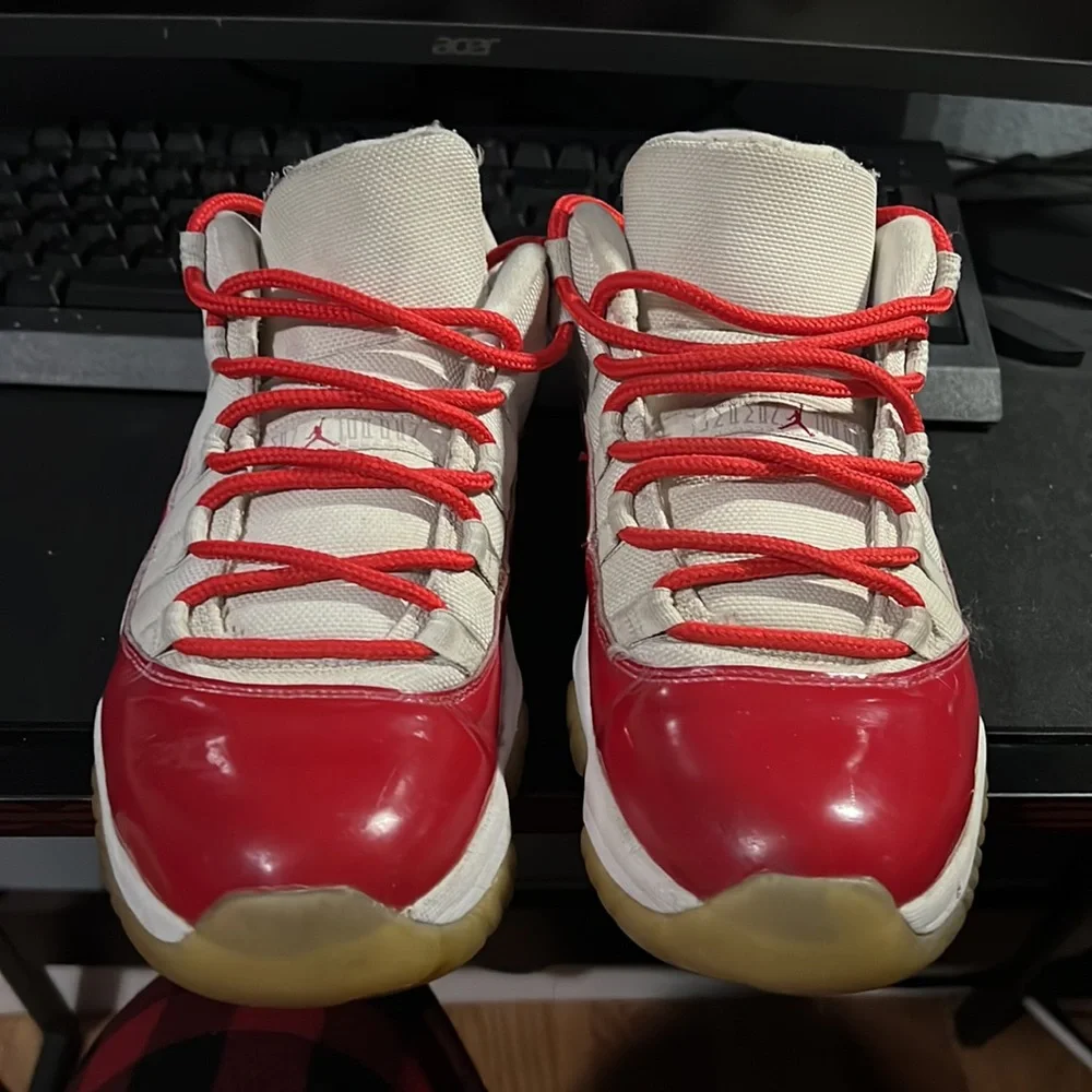 Jordan 11 Cherry Low (2015) - Picture 2 of 10